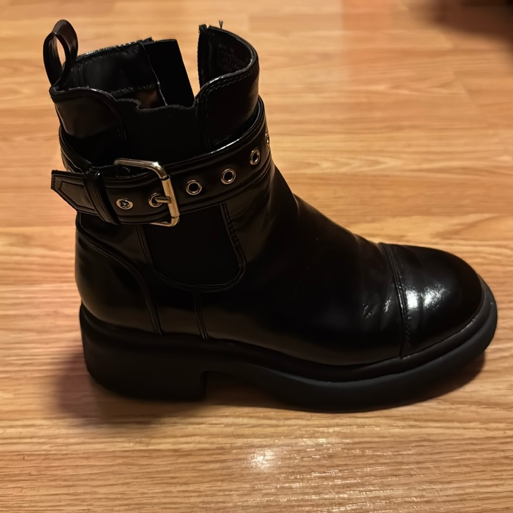 Steve Madden Girls boots. Size 2